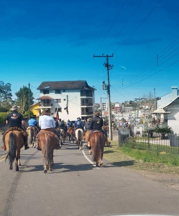 Brigada Militar acompanha desfile da Semana Farroupilha em Ipê