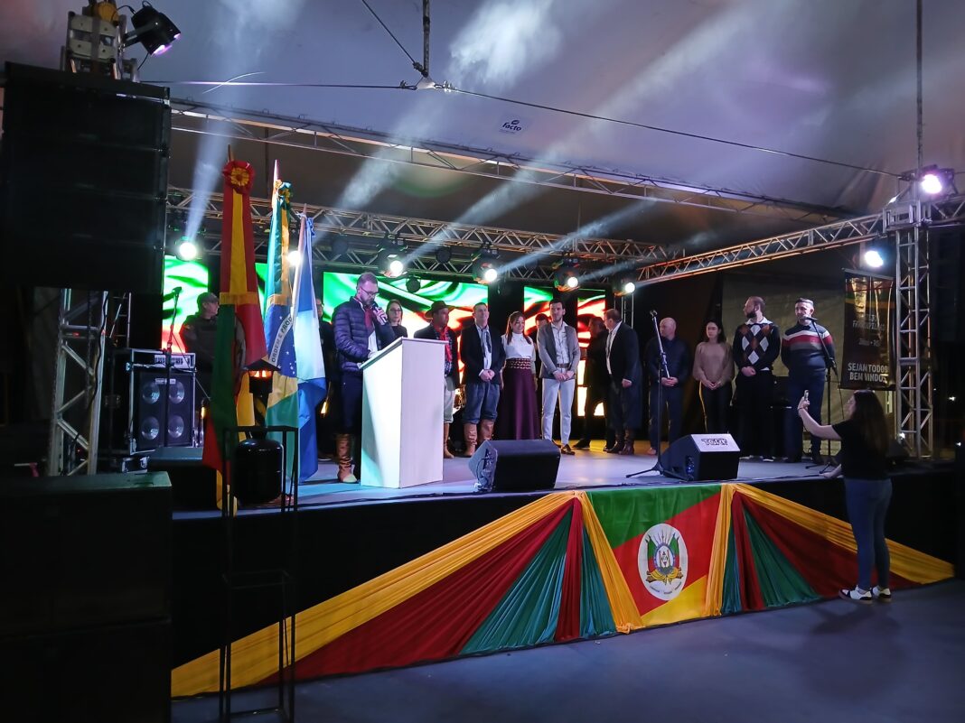 Brigada Militar acompanha chegada da Chama Crioula em Ibiaçá