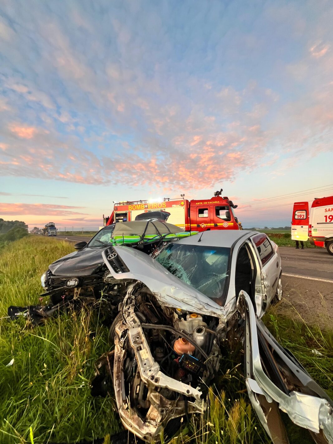 Colisão frontal deixa três feridos na BR-116, em Vacaria