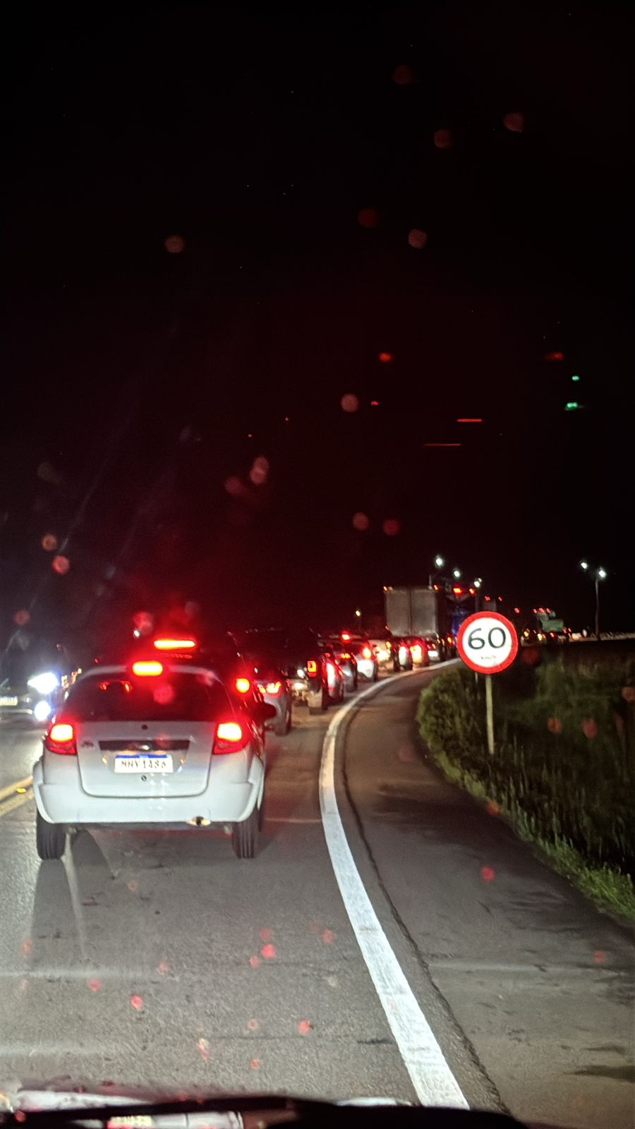 Tragédia na BR-282: colisão entre caminhonete e caminhão deixa três mortos em Rancho Queimado